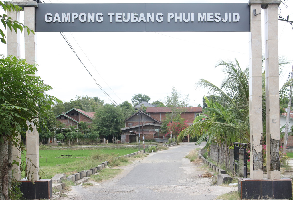 Gerbang Utama Desa Teubang Phui Mesjid